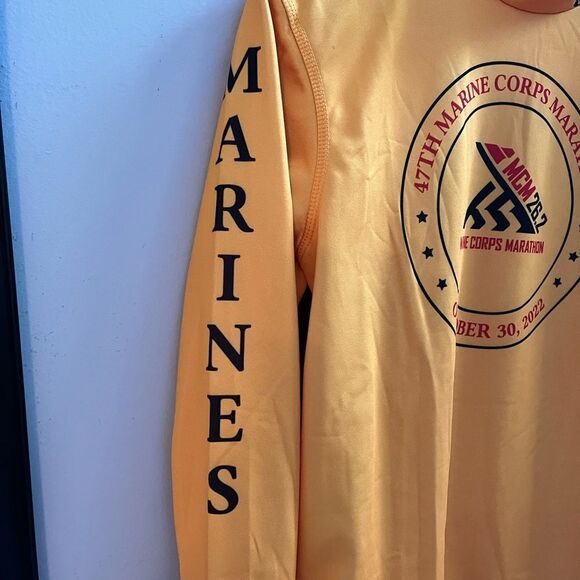 Marine Corps Marathon 2022 Commemorative Mock Neck Shirt sz S NWOT - Picture 2 of 5